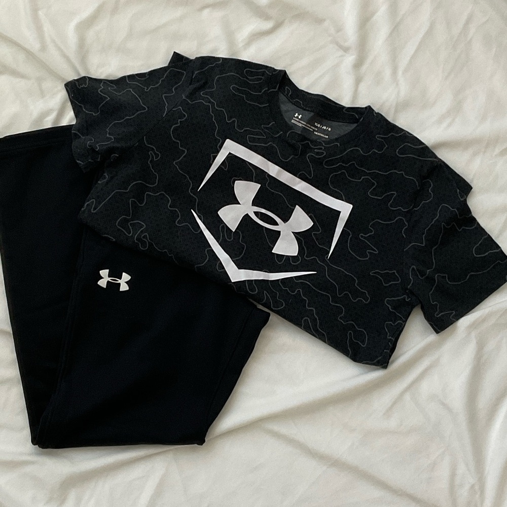 Under Armour Black Graphic Tee and Pants Set